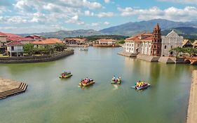 Las Casas Filipinas de Acuzar